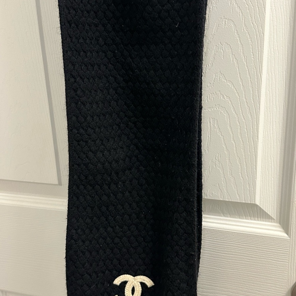 Black and Cream Knit Scarf